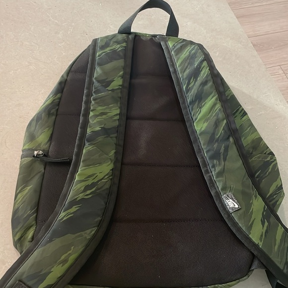 Nike - Green Camo Backpack - Picture 2 of 4